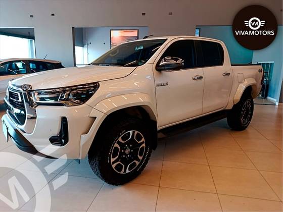 TOYOTA HILUX 2.8 D-4D TURBO DIESEL CD SRX 4X4 AUTOMÁTICO TOYOTA HILUX 2.8 D-4D TURBO DIESEL CD SRX 4X4 AUTOMÁTICO